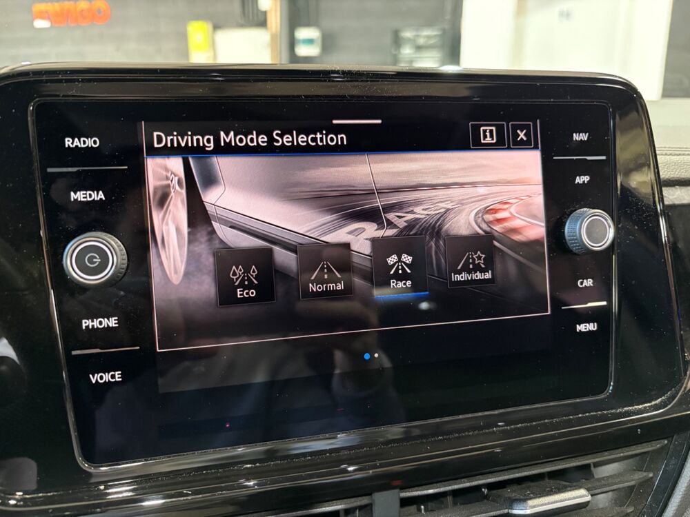 T-ROC 2.0 TSI 300 CH R 4MOTION DSG / TOIT OUVRANT / CARTE GRISE FR 2024 occasion 29000 Quimper
