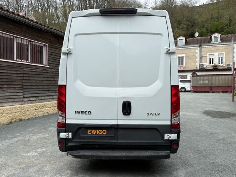 Daily Iveco Fourgon 35S Fg 35S14 V12 136 Ch 2021 occasion 24750 Tr&eacute;lissac