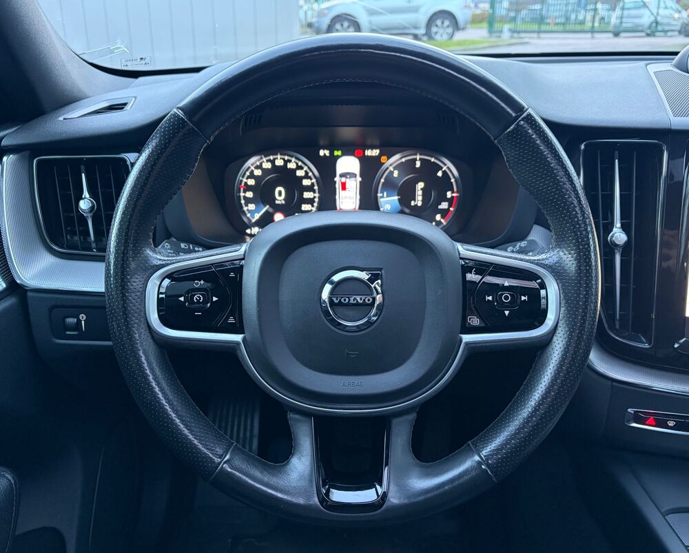 XC60 2.0 D5 MOMENTUM 235CH AWD BVA - TOIT OUVRANT PANO - SON B&W 2017 occasion 76150 Saint-Jean-du-Cardonnay