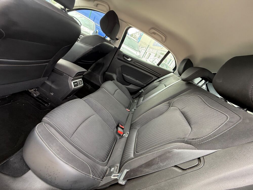 M&eacute;gane V Hatchback 1.5 dCi 16V 110CH - GPS - RADAR DE RECUL - R&Eacute;GUL 2018 occasion 27000 &Eacute;vreux