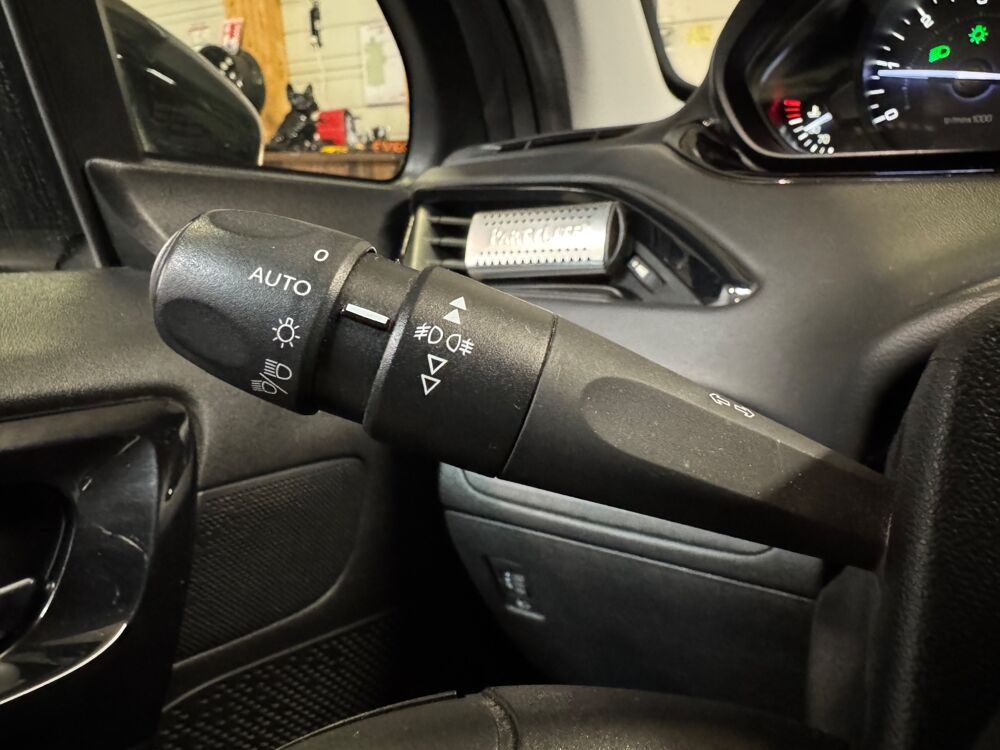 208 GENERATION-I 1.5 BLUEHDI 100ch SIGNATURE 1ERE MAIN/ CARPLAY/ 2018 occasion 78125 Gazeran