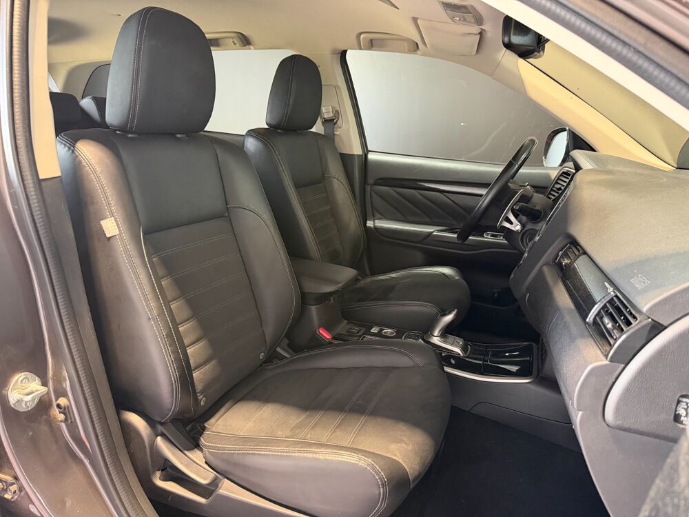 Outlander III (3) PHEV HYBRIDE RECHARGEABLE 200 ch INTENSE STYLE 4WD 2017 occasion 65290 Juillan