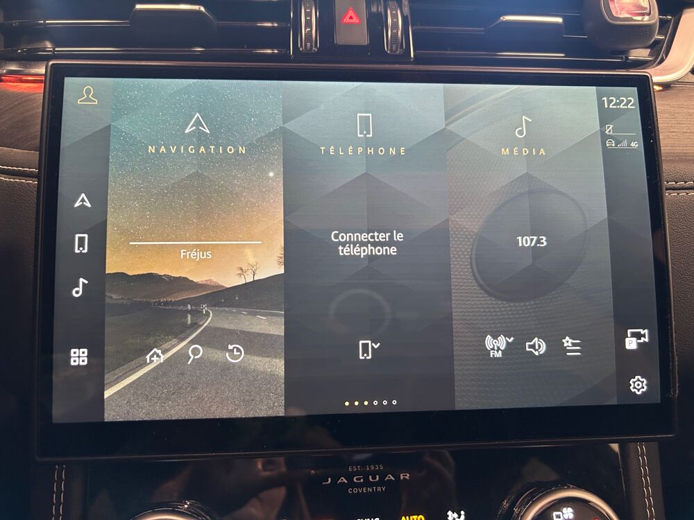 F-PACE 2.0 P400E 404H 300 PHEV 19.2KWH R-DYNAMIC SE AWD BVA 2023 occasion 83600 Fr&eacute;jus