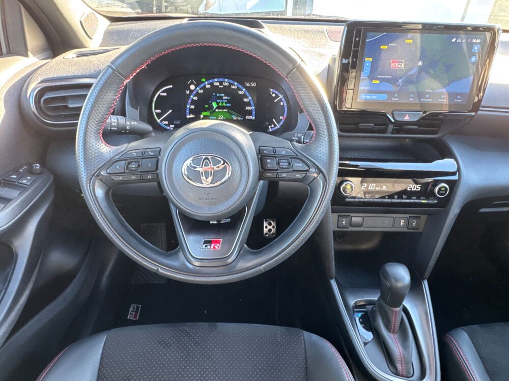 Yaris CROSS 1.5 116h Hybride GR Sport BVA / 1&egrave;re main / Entretien 2023 occasion 64122 Urrugne
