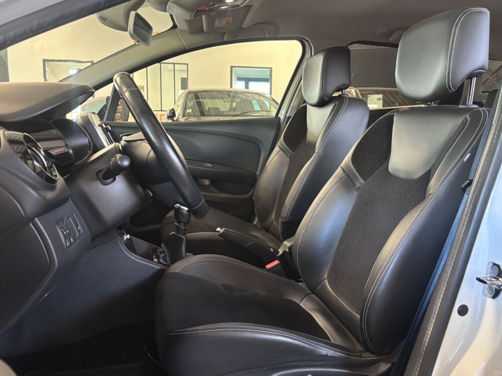 Clio ESTATE 1.5 DCI 110 Ch - LIMITED - ENTRETIEN CONSTRUCTEUR - D 2017 occasion 79000 Niort