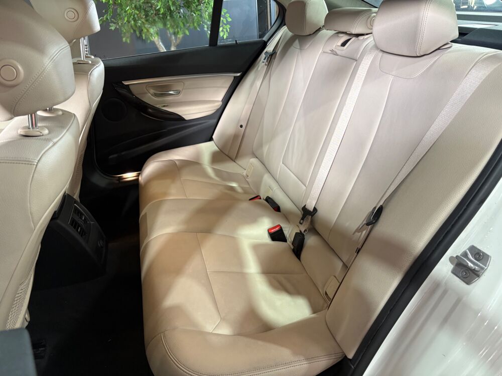 S&eacute;rie 3 2.0 318 D 150 CH LUXURY / TOIT OUVRANT / RADARS AV & AR / SI 2016 occasion 29000 Quimper