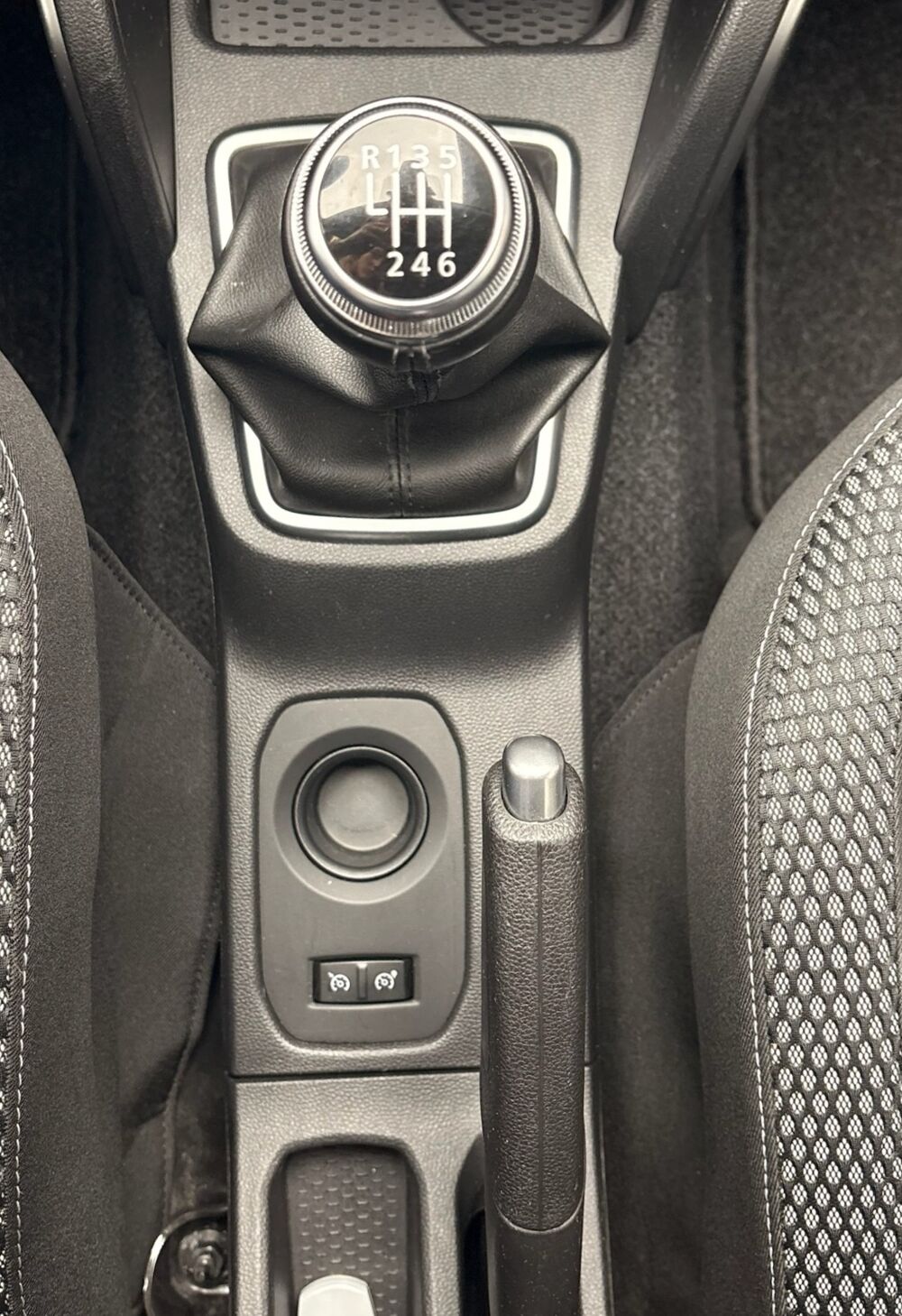Duster 1.2 TCE 125 ch PRESTIGE 4X2 - 1&Egrave;RE MAIN 2018 occasion 64320 Idron