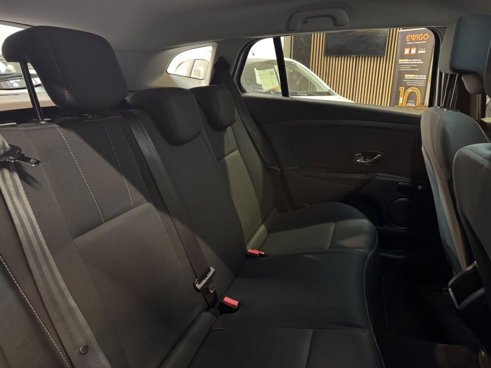 M&eacute;gane ESTATE 1.5 DCI 110ch BUSINESS REGULATEUR DE VITESSE/ TOM TO 2012 occasion 78125 Gazeran