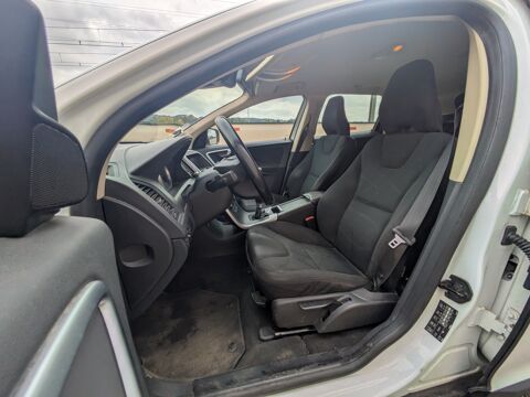 XC60 2.4 D3 165cv KINETIC AWD / PREMIERE MAIN / ATTELAGE / RADAR 2011 occasion 69420 Ampuis