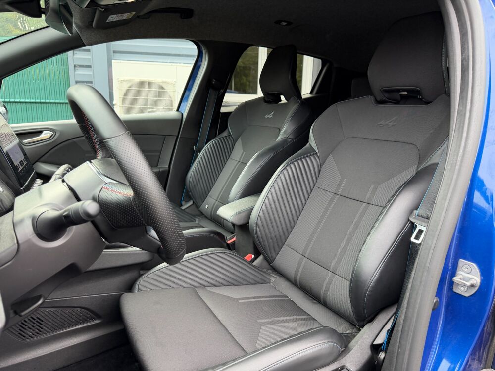 Clio V(5) 1.6 E-TECH 145 ch ESPRIT ALPINE HYBRIDE 2024 occasion 65290 Juillan