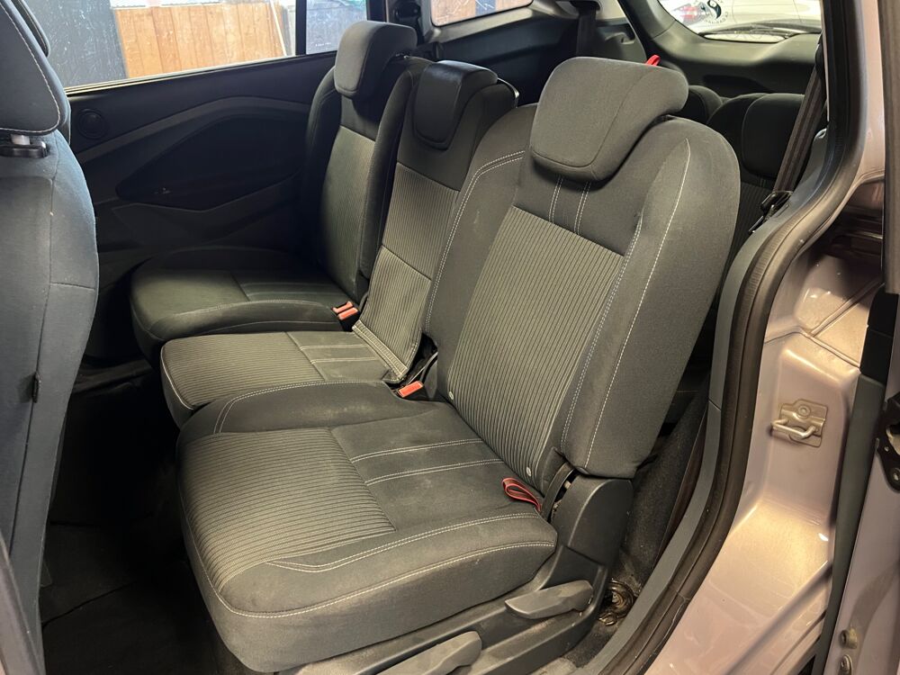 Grand C-MAX 1.6 TDCI 115 BUSINESS // 7 places 2011 occasion 44300 Nantes