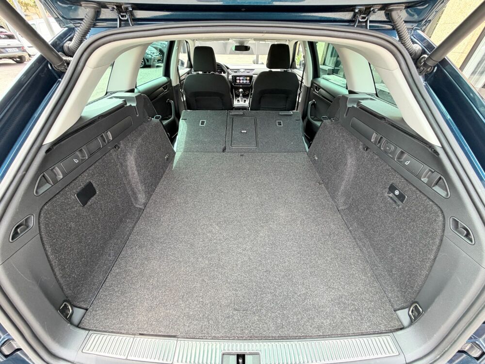 Superb COMBI 1.4 TSI IV 218CH PHEV STYLE DSG BVA 2021 occasion 13700 Marignane