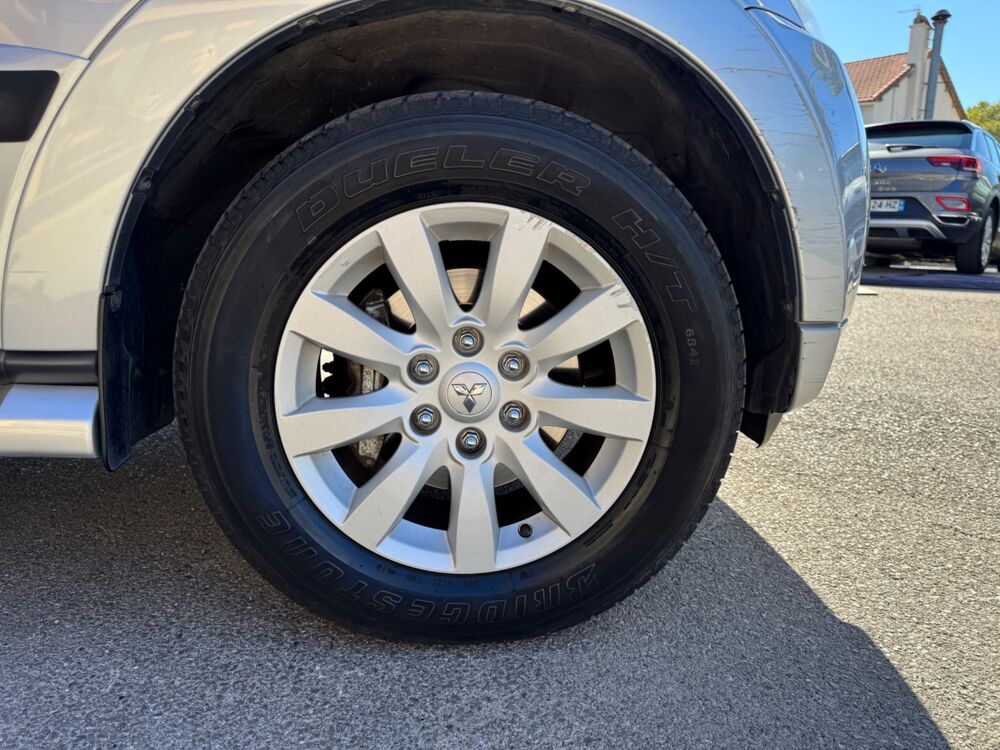 Pajero 3.2 DI-D 200CH INTENSE 4WD - SIEGES SEMI CUIR - 7 PLACES 2012 occasion 13700 Marignane