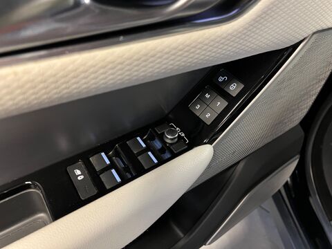 Range rover velar 2.0 D180 180 R-DYNAMIC 4WD BVA 2019 occasion 44300 Nantes