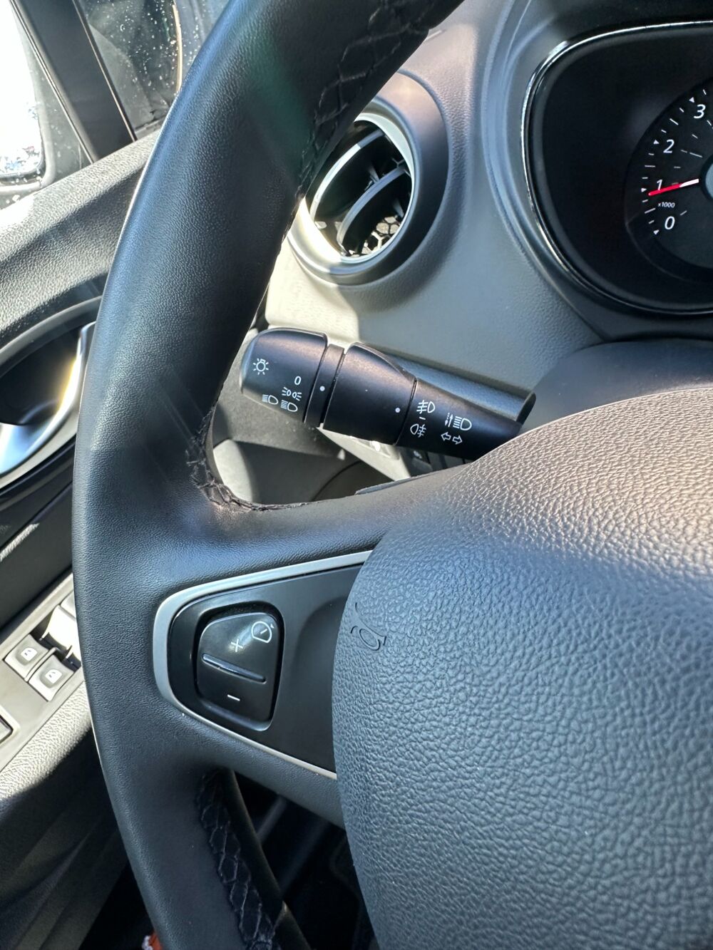 Captur 1.5 DCI 90 CH / BUSINESS / RADAR AR - GPS - REGUL - BLUETOOT 2018 occasion 44220 Cou&euml;ron