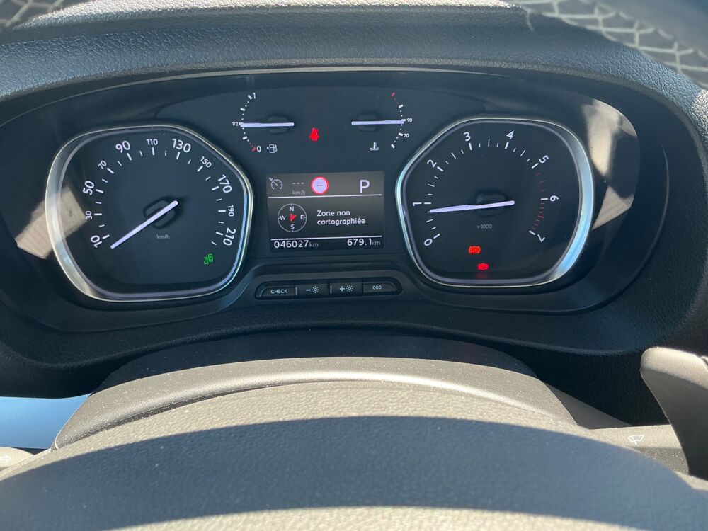 Vivaro COMBI 2.0 D 145 CH L3H1 XL BVA CABINE APPROFONDIE / AMENAGE 2023 occasion 17000 La Rochelle