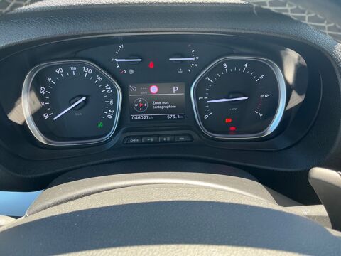 Vivaro COMBI 2.0 D 145 CH L3H1 XL BVA CABINE APPROFONDIE / AMENAGE 2023 occasion 17000 La Rochelle