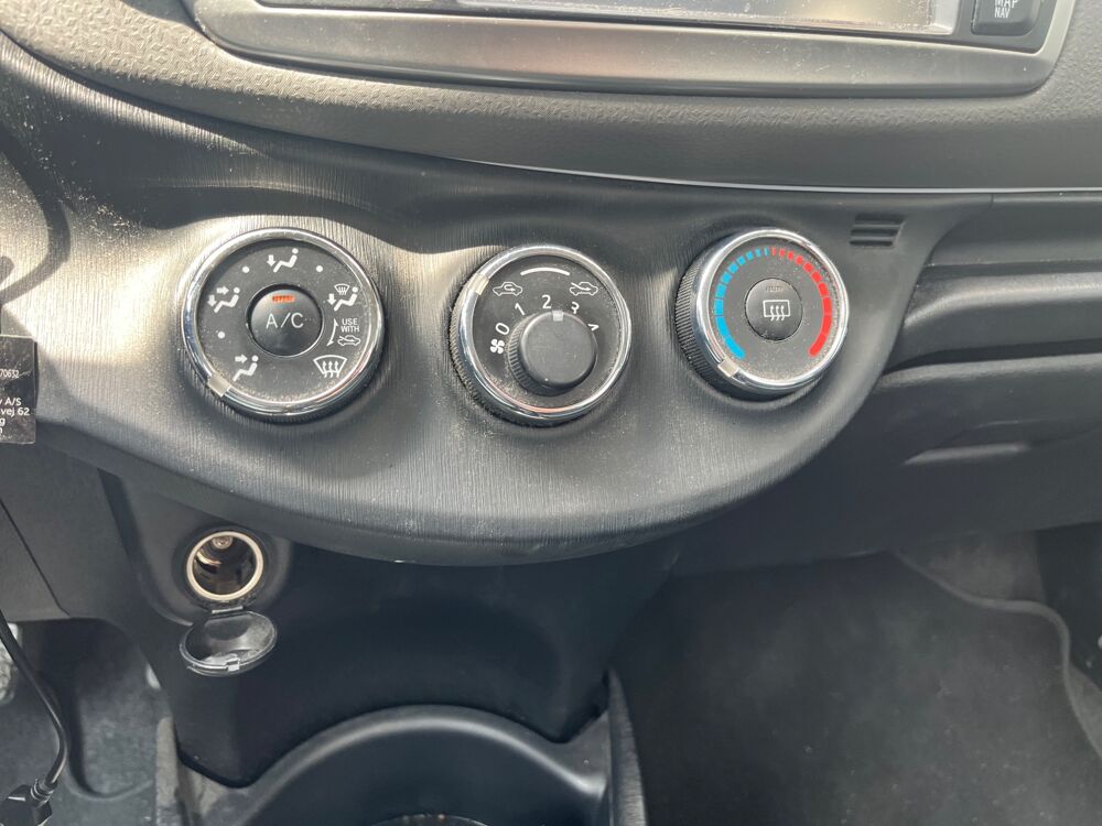 Yaris 1.4L D4D 90ch + CAMERA DE RECUL / GPS / CLIM 2012 occasion 38420 Le Versoud