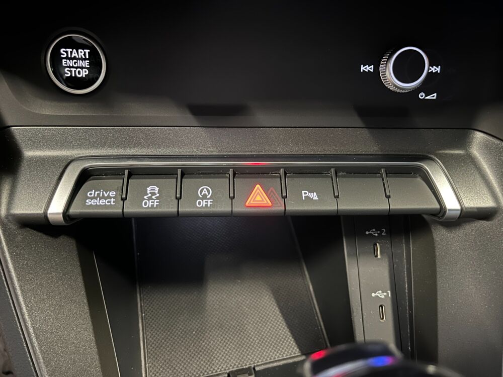 Q3 SPORTBACK S-LINE / TOIT OUVRANT / 1.5 35 TFSi 150 S-TRONIC B 2024 occasion 33260 La Teste-de-Buch