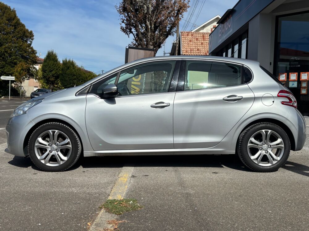 208 1.2 VTI 80 CH ALLURE / COURROIE OK / RADAR DE RECUL / CLIMAT 2014 occasion 40000 Mont-de-Marsan