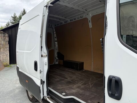 Daily Iveco Fourgon 35S Fg 35S14 V12 136 Ch 2021 occasion 24750 Tr&eacute;lissac
