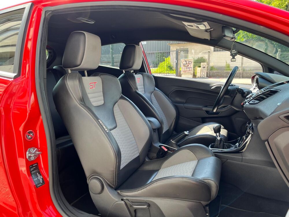 Fiesta 1.6 ECOBOOST 182Ch ST / KEYFREE / SONY / ROUGE RACING / SI&Egrave;G 2014 occasion 74600 Seynod