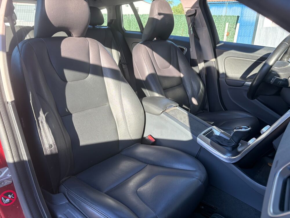V60 2.0 D2 120ch X&Eacute;NIUM GEARTRONIC BVA 6 / ENTRETIEN CONSTRUCTEU 2016 occasion 64122 Urrugne