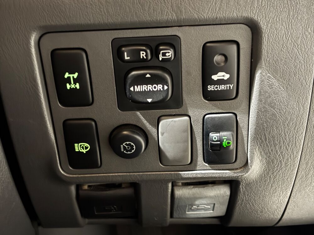 Hilux DOUBLE CABINE 2.5 D4D 145ch LEGENDE - ENTRETIEN TOYOTA 2012 occasion 81990 Puygouzon