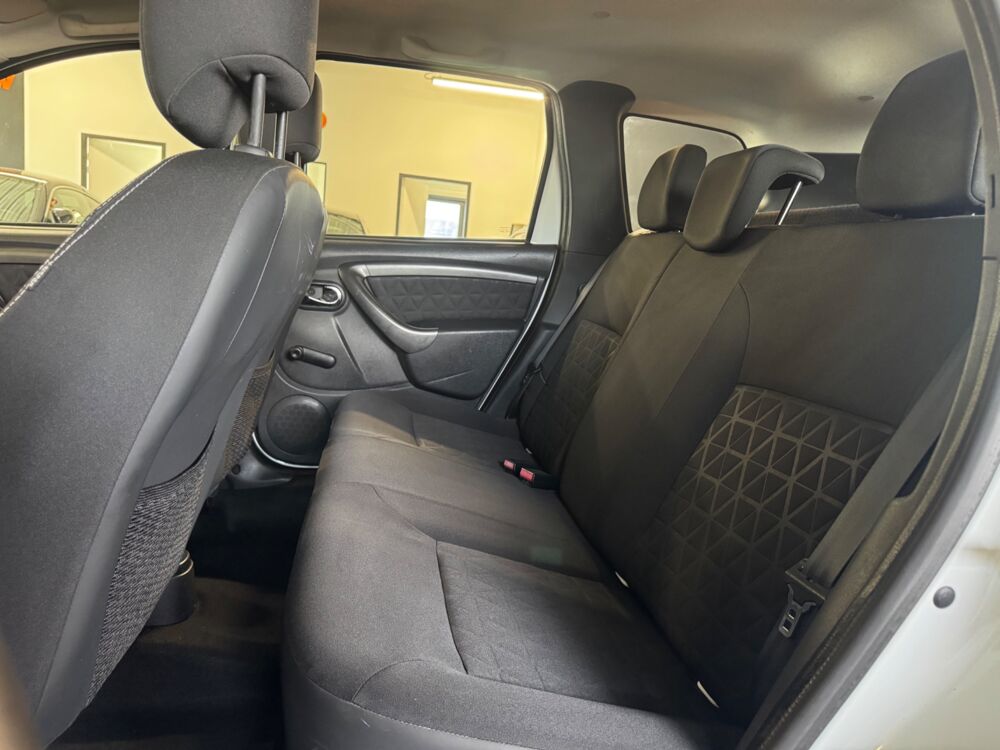 Duster 1.5 DCI 110 Ch - DISTRIBUTION NEUVE 4X2- ATTELAGE 2014 occasion 79000 Niort