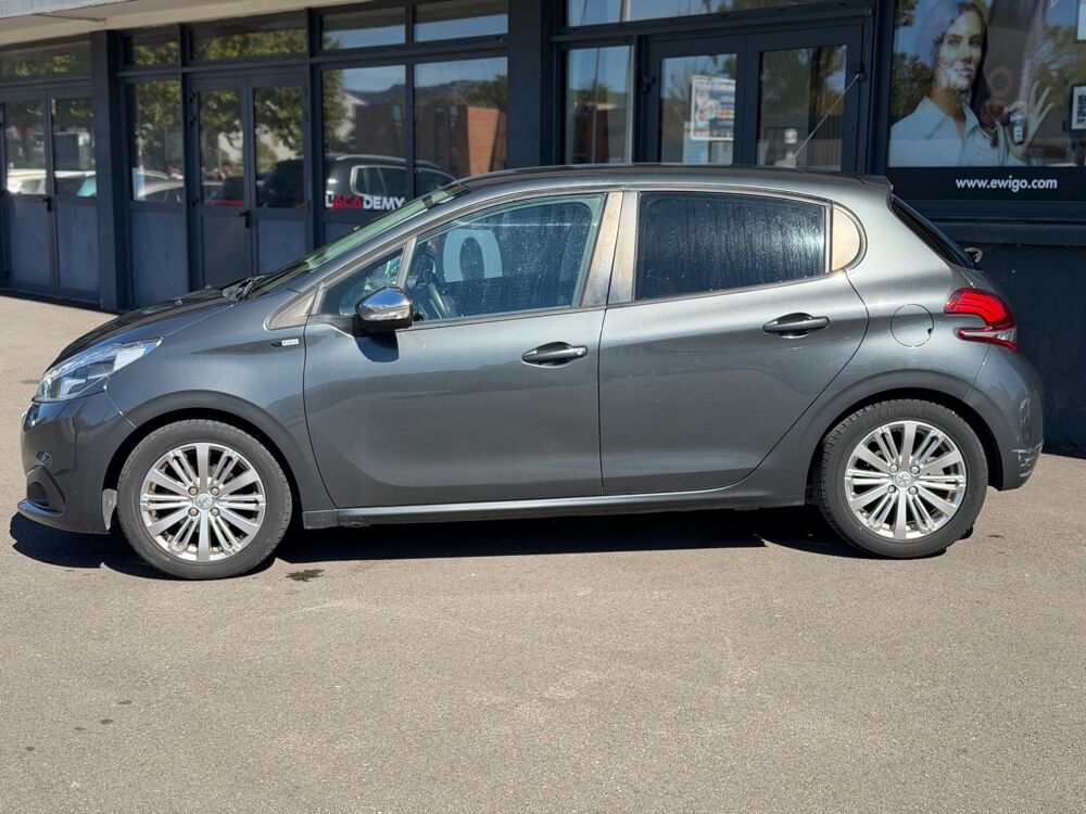 208 STYLE GENERATION-I 1.2 VTI 82 Ch- DISTRIBUTION FAITE - CARPL 2017 occasion 26000 Valence