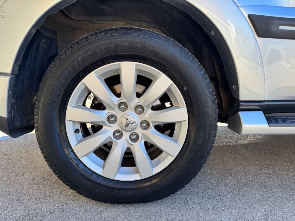 Pajero 3.2 DI-D 200CH INTENSE 4WD - SIEGES SEMI CUIR - 7 PLACES 2012 occasion 13700 Marignane