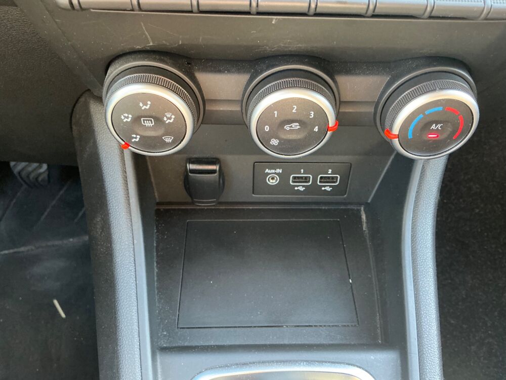Captur 1.0 TCe 90 CH BUSINESS START AND STOP / CARPLAY / ANDROID / 2021 occasion 17000 La Rochelle