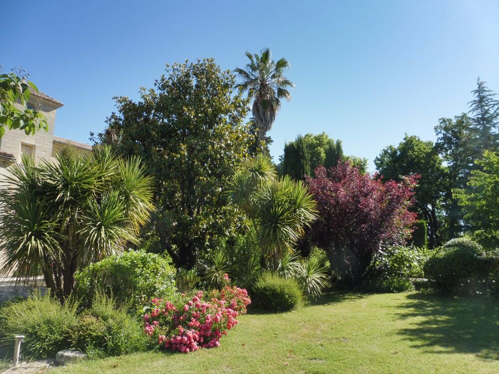 à vendre  Propriété/château Uzès (30700)