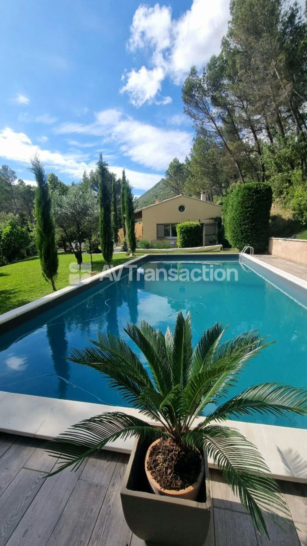 Villa provençale avec piscine & 6 ha  Proche Nyons (Drôme)