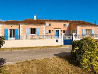 Maison 8 pièces 215 m² · à Ladiville · 215 m² · 257 000 €