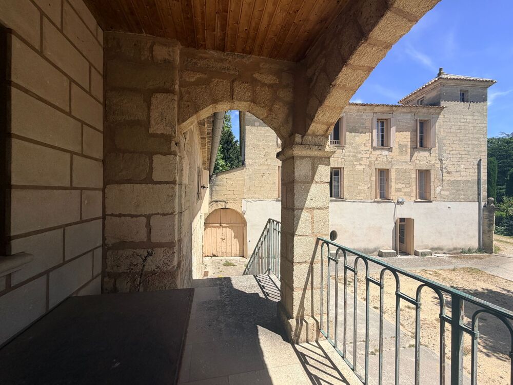à vendre  Propriété/château Uzès (30700)