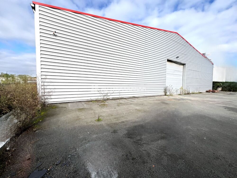   A vendre ,CAEN ( 14000 ) local-entrepot 840 m2 , terrain 2150 m2 