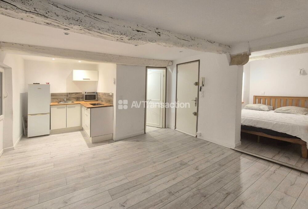 Studio au centre du village
