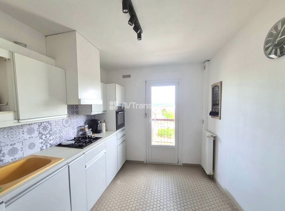 Vente Appartement BEAU T4 DE 83m² RENOVE - GRAND BALCON – PLACE DE PARKING PRIVEE Bron