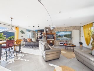  Villa à vendre 7 pièces 214 m²