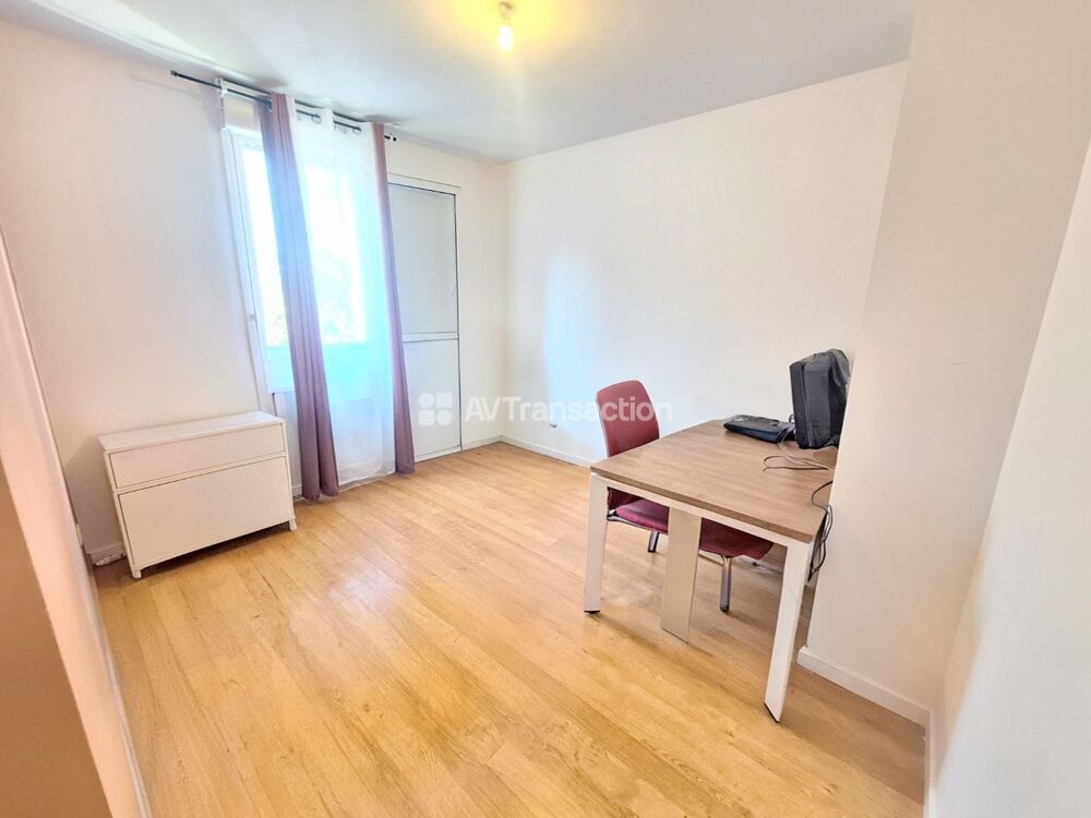 Vente Appartement T4 rénové de 80 m² - Terrasse spacieuse - Garage Vaulx-en-velin