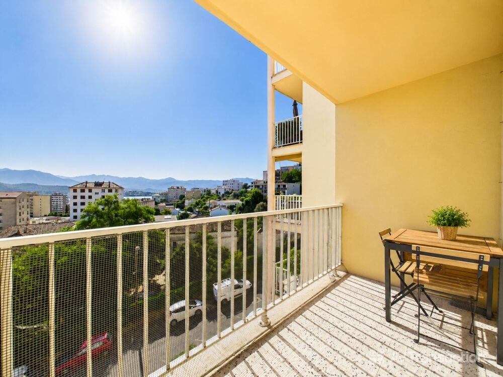 Vente Appartement AJACCIO – Superbe F3 rénové avec vue dégagée et 2 terrasses Ajaccio