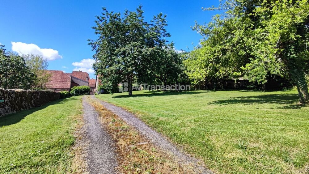 Maison 310 m² à Combeaufontaine