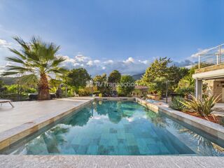 Vente Villa Villa avec piscine et jardin luxuriant à l'abri des regards Peri