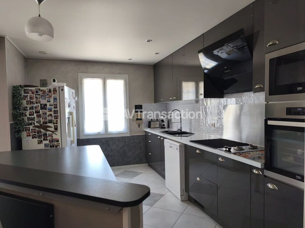 Vente Maison Maison plain-pied rénovée  164 m² Moulidars
