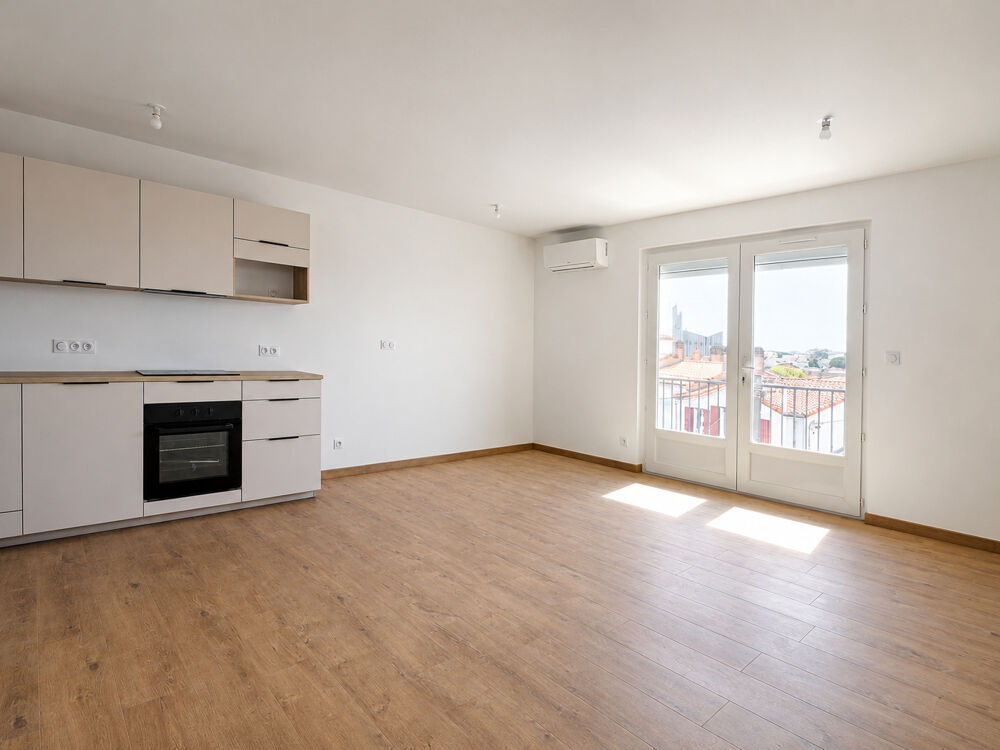 ROYAN CENTRE-VILLE  T2 ENTIÈREMENT RÉNOVÉ AVEC BALCON