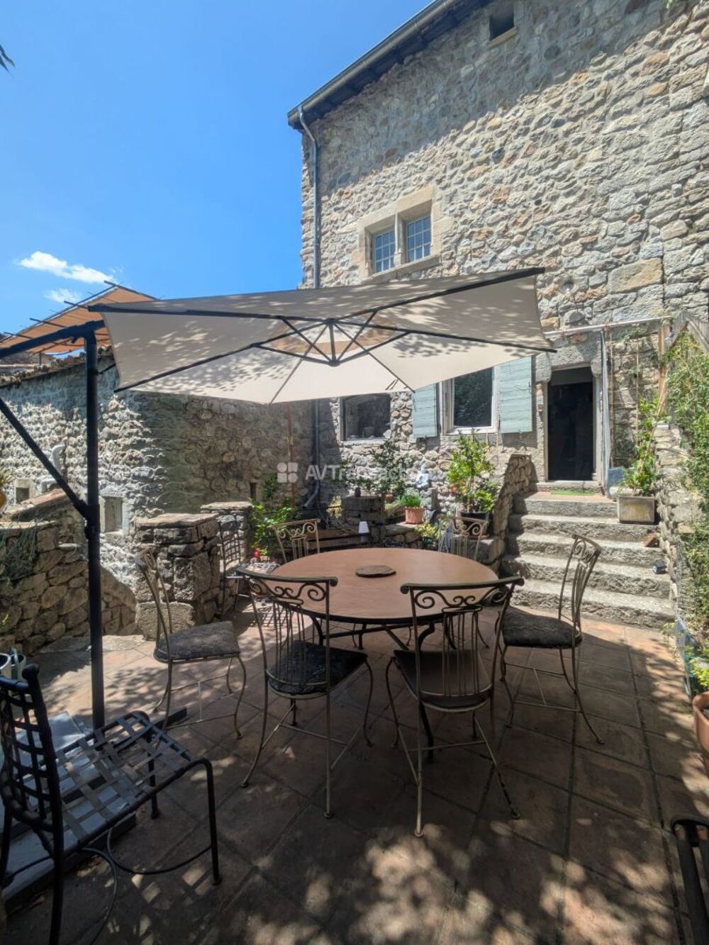 Maison 8 pièces 138 m² · à Vogüé · 138 m² · 350 000 €