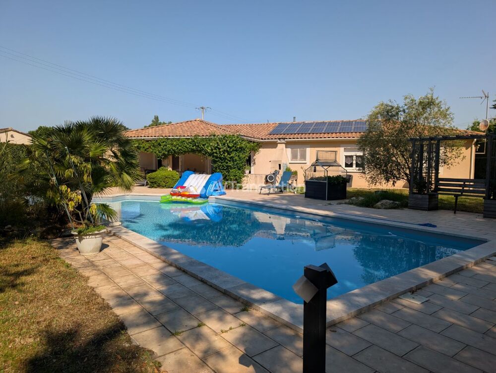 Maison familiale de 177 m², 7 pièces avec piscine et garage