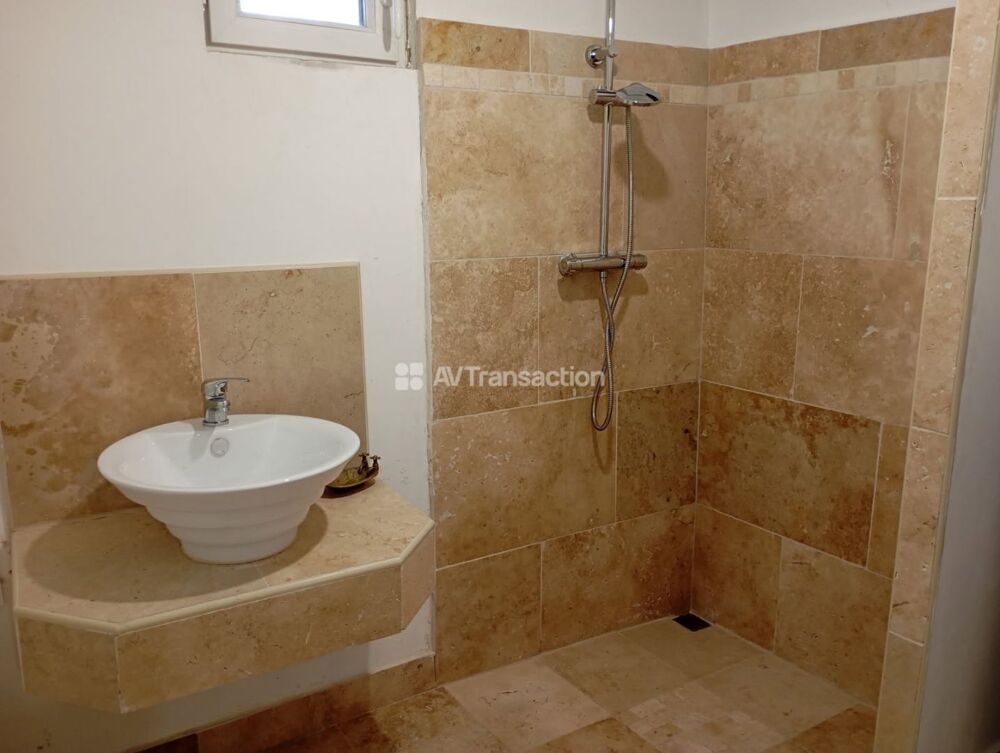Vente Villa CALLAS : MAISON de VILLAGE, GARAGE, BALCON, POSSIBILITE COMMERCE Callas