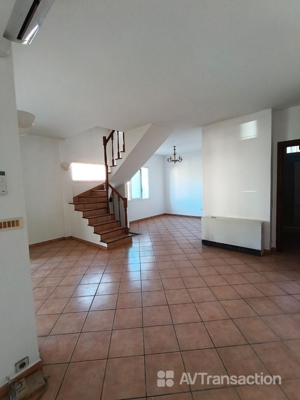 Villa avec piscine et jardin au calme coeur 9eme !
